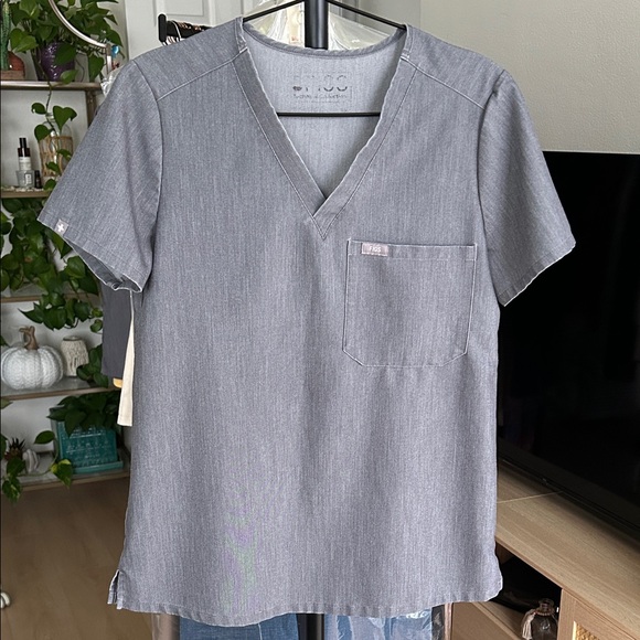 Figs Tops - Women’s Figs Catarina One-Pocket Scrub Top. Size Small. Distressed gray color.